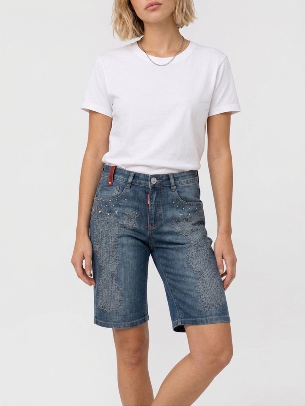 DSQUARED2 Vintage Y2K
Distressed Studded Patchwork
Denim Capri Shorts